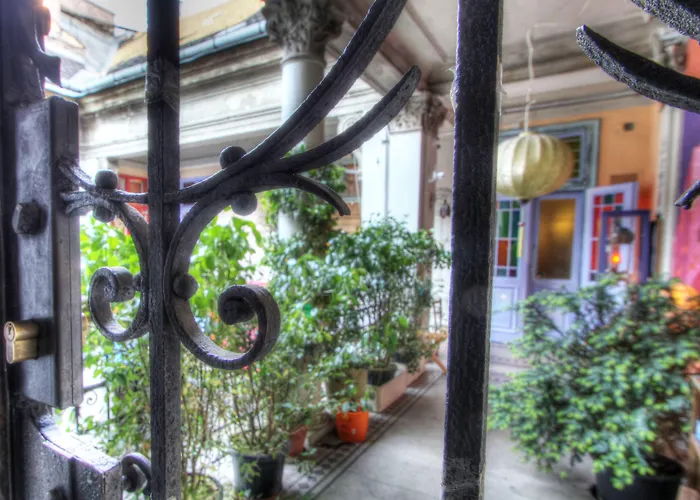 Lavender Circus Hostel, Doubles & Ensuites Budapest